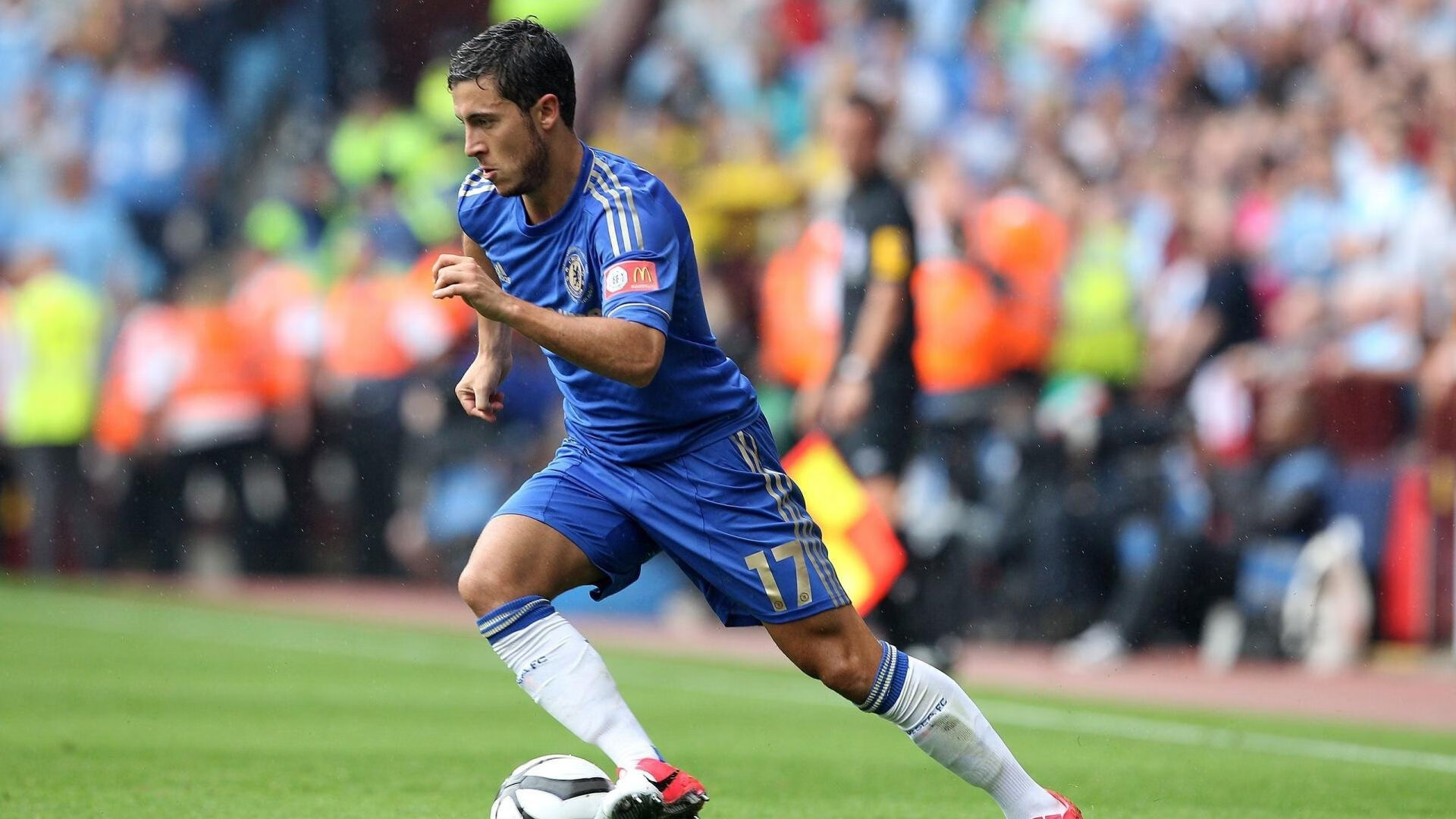 9游游戏官网-冠军球队球员签约多个商业代言，形象持续放大，冠军球会经理