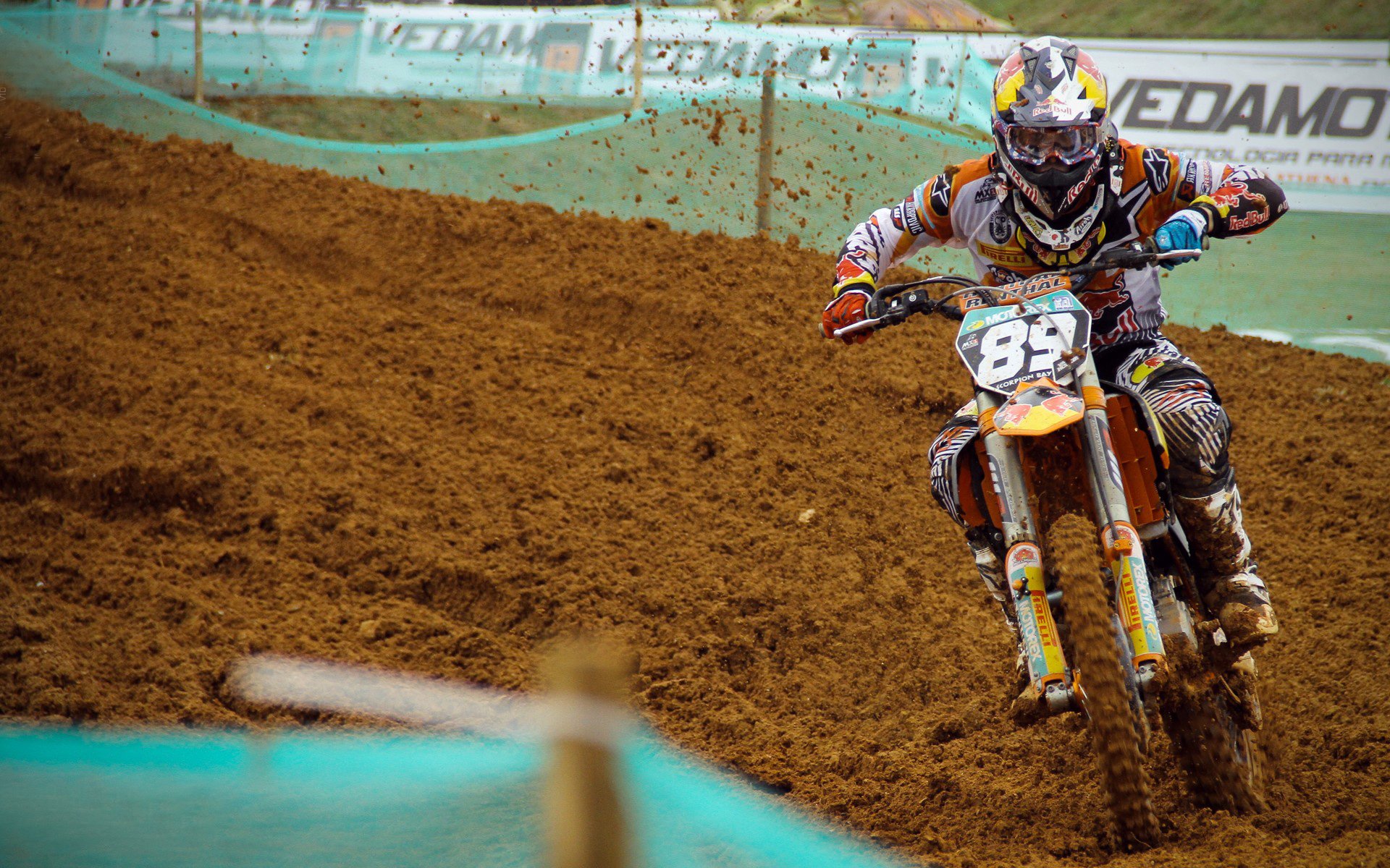 9游游戏官网-激烈竞争，最扣人心弦的瞬间！，激烈竞争是什么意思